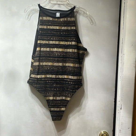 Victoria's Secret Tops - NEW VICTORIA SECRET SPORTS TOP